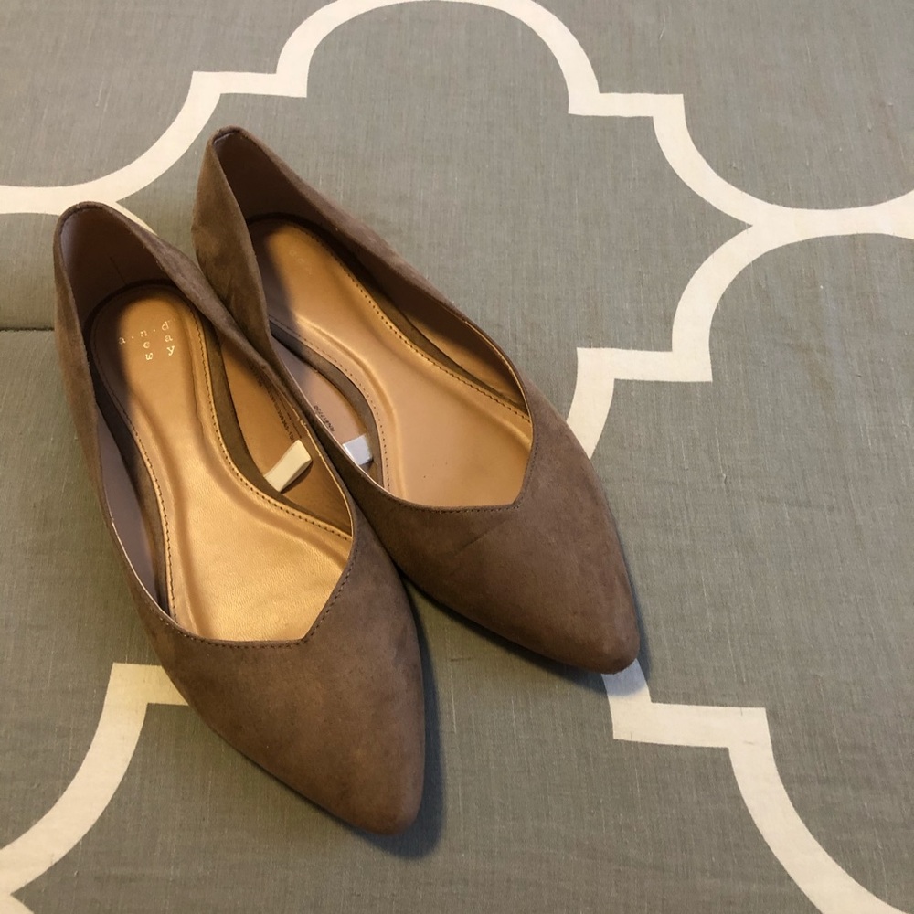 3/$15 ❄️ a new day Brushed Tan Flats 7.5W